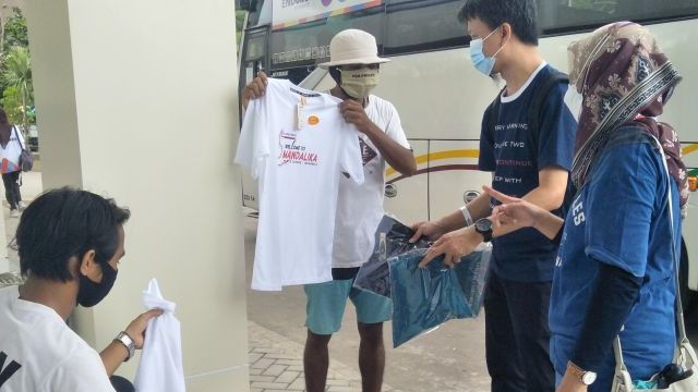 Pedagang Pakaian di Sirkuit Mandalika Raup Untung, Penjualan Melonjak Hingga 100 Persen