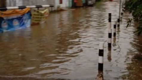 Diguyur Hujan Sejak Dinihari, Banjir Rendam Kota Bekasi
