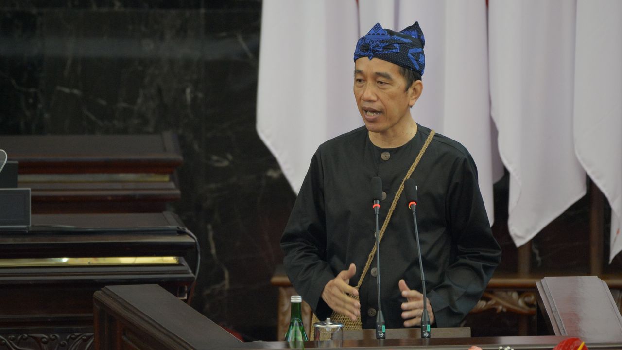 Jokowi Disebut Cocok Bawa Madu dan Jongkok di Pinggir Jalan Pakai Baju Adat Badui, Faldo Maldini Membela: Presiden Gak Ambil Pusing