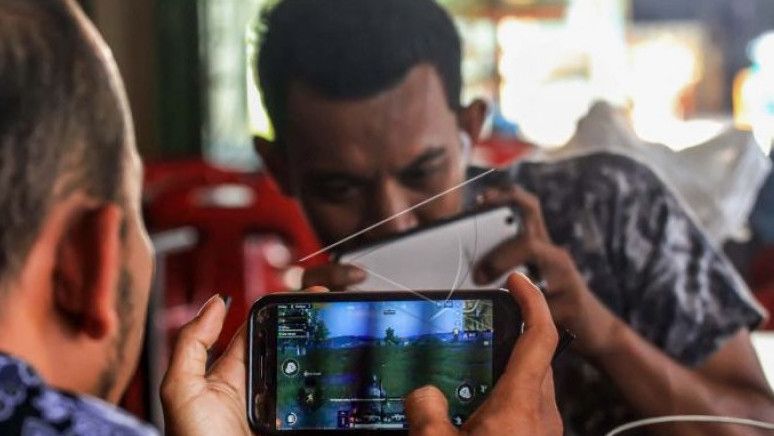 Waspada, Ini Dampak Buruk Saat Bagi Kesehatan Saat Menggunakan HP