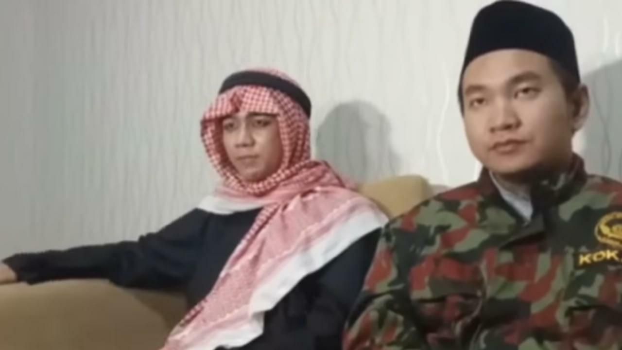Pesulap Merah dan Ustaz Muhammad Faizar (Foto: YouTube/KH Infotainment)