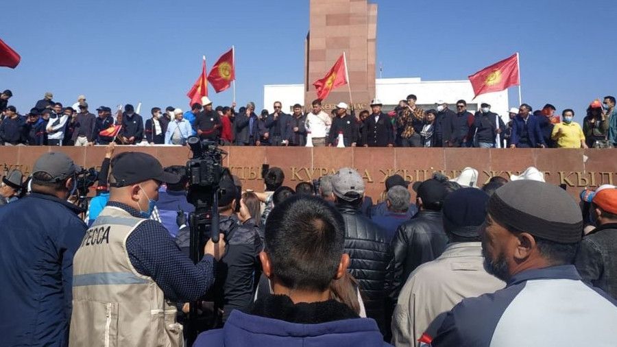 Demonstran Kirgistan Mengobrak-Abrik Parlemen, Tolak Hasil Voting