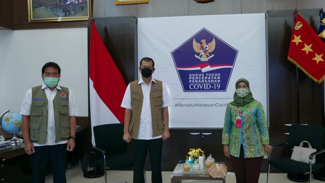 Rekor Tertinggi COVID-19 di Indonesia, Saatnya Injak 'Rem'?