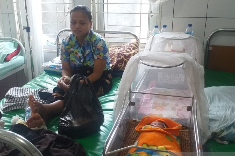 Momen Polisi di Sukabumi Selamatkan Ibu Melahirkan yang Kesulitan ke Puskesmas