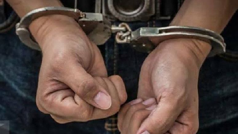 Polisi Tangkap 2 Kuli Tanggul yang Begal Sopir Taksi Online di Jakbar
