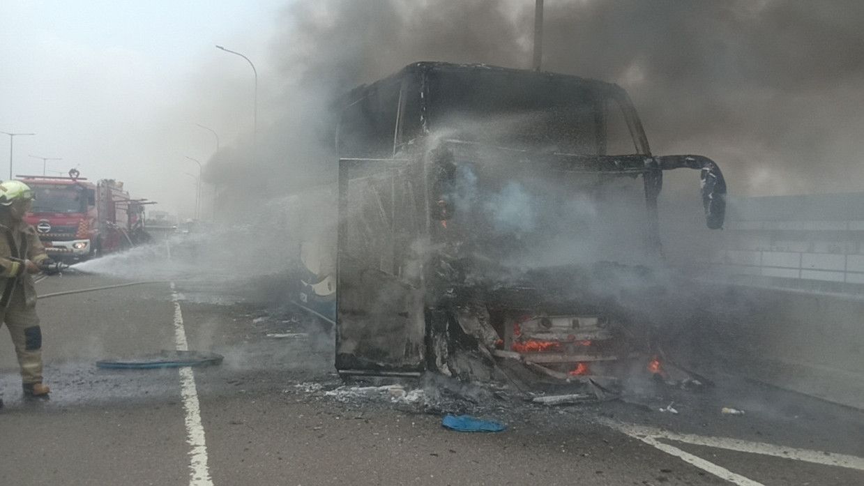 Bus Pariwisata Terbakar di Tol Jaktim, 58 Anak TK Selamat