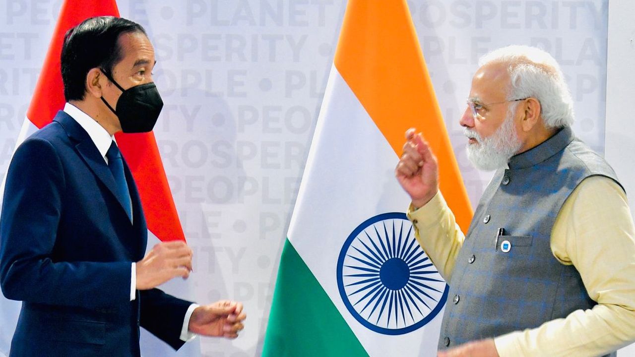 Komentari Foto Jokowi Tetap Gunakan Masker Saat Bertemu PM India, Mustofa: Ini Pakai Bahasa Tubuh?