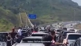 Viral Komunitas Mobil Bikin Macet Jalan Tol Gegara Mau Foto, Polisi: Kejadian 2023﻿