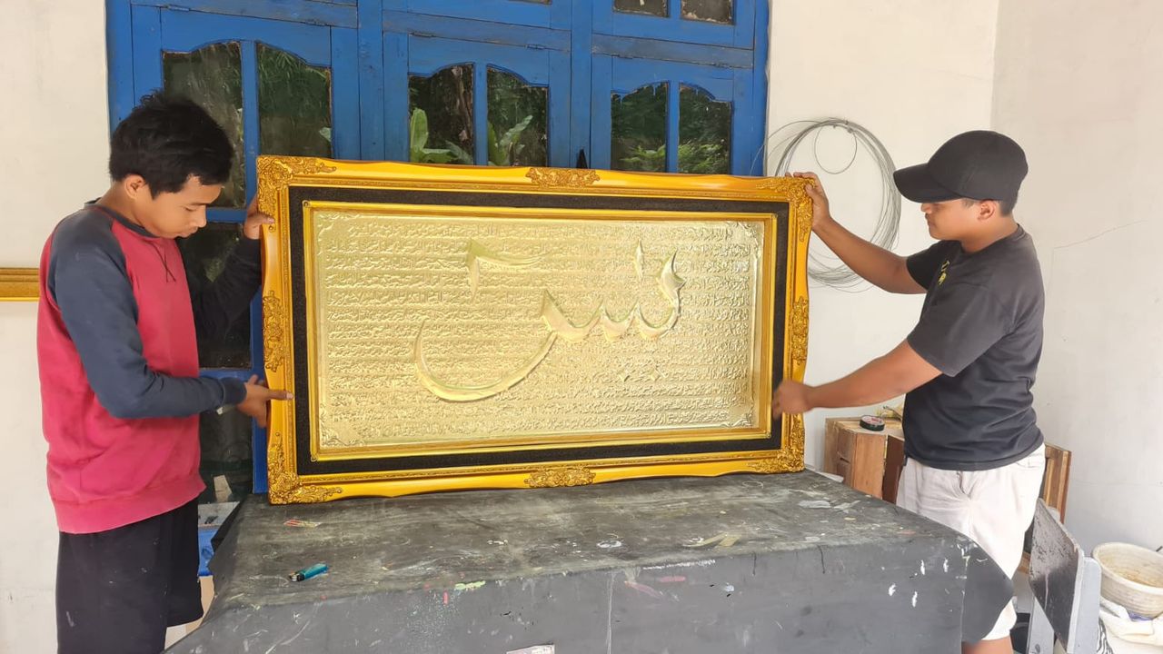 Usaha Kaligrafi di Semarang Berkembang Usai Dipromosikan di Lapak Ganjar