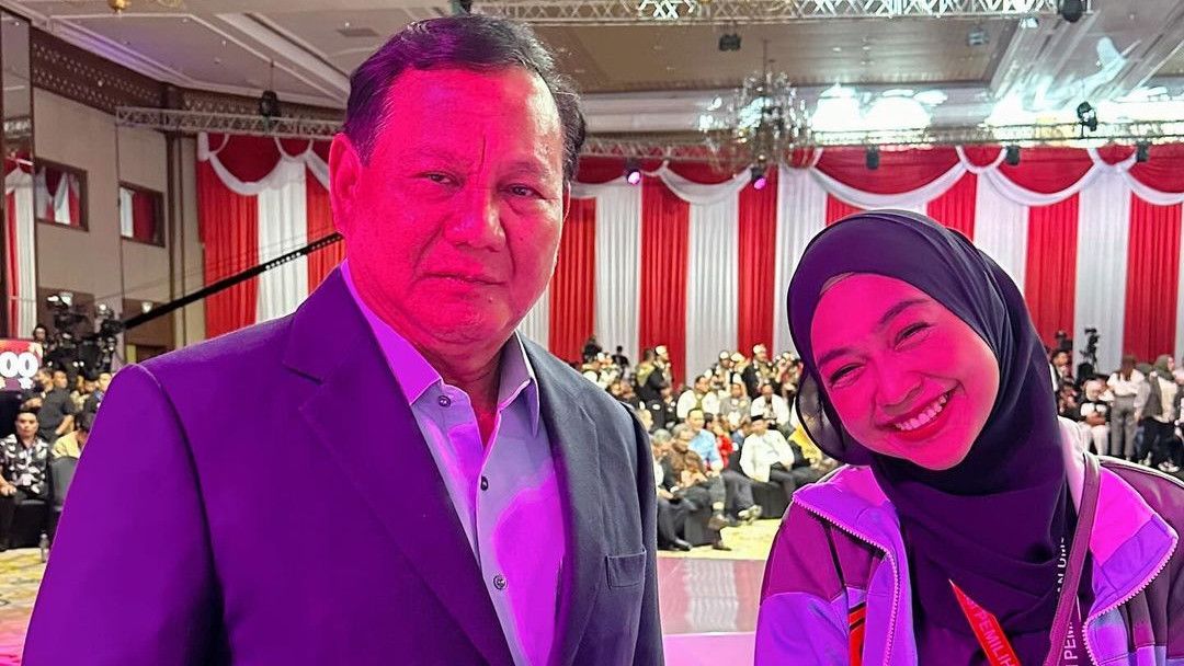 Salah Tingkah Bertemu Mayor Teddy Ajudan Prabowo Subianto Saat Debat Cawapres, Ria Ricis Malah Dikecam Netizen