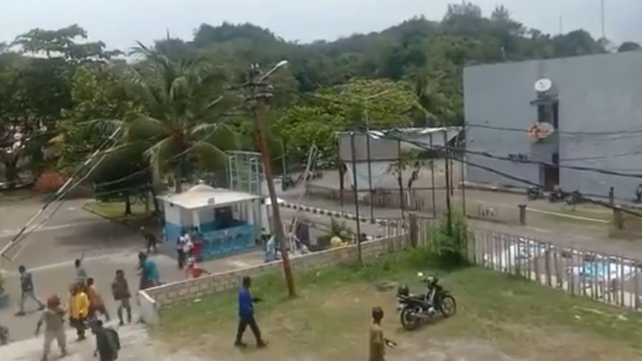 Beredar Video Hujan Tembakan Diduga di Universitas Cenderawasih Papua, Sejumlah Orang Berhamburan