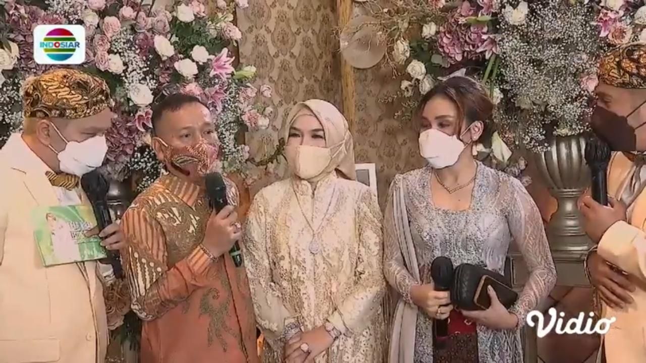 Keluarga Ayu Ting Ting hadiri pernikahan Lesti-Billar (Foto: YouTube/Indosiar)