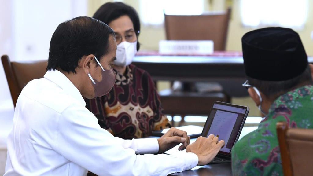 Momen Jokowi Bayar Lapor SPT Ditemani Menkeu Sri Mulyani, Ingatkan Bayar Pajak Tepat Waktu