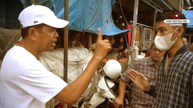 Aksi Mahasiswa Protes Dedi Mulyadi Lagi Mungut Sampah di Pasar, Malah Jadi Bulan-bulanan Netizen