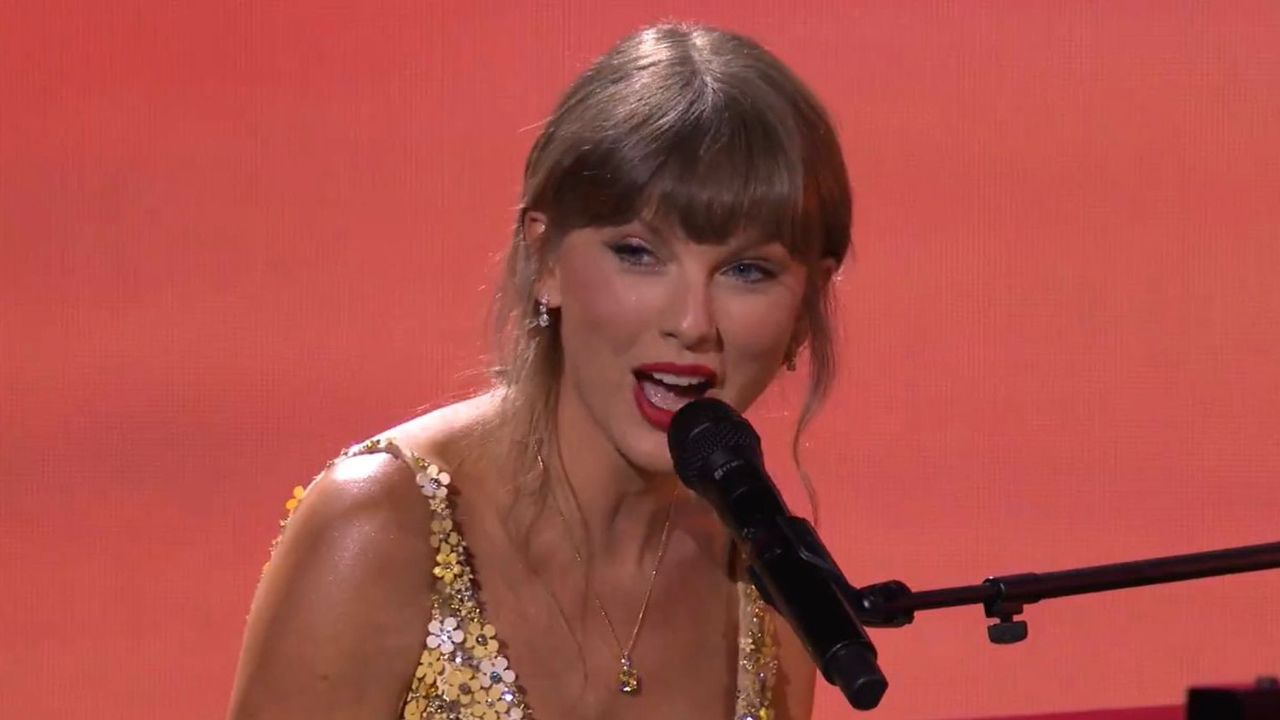 Momen Taylor Swift Nyanyikan Soundtrack Toy Story 5, Sebut Film Mahakarya