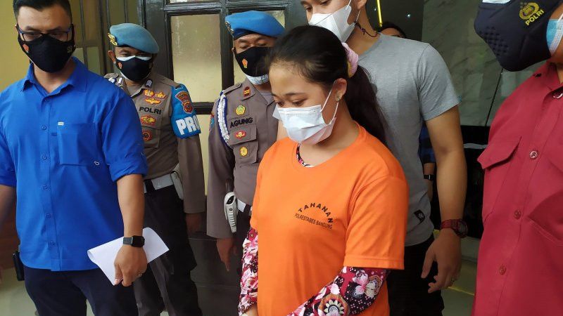 Kelabui Polisi, Perempuan Ini Sayat Perutnya Usai Bunuh Majikannya di Bandung