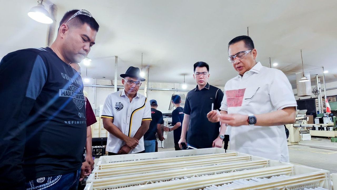 HS Rokok Raih Penghargaan atas Kontribusi Besar Serap Tenaga Kerja Lokal