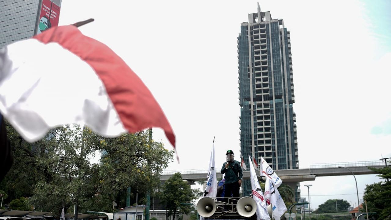 Polisi Tahan Truk Pengangkut Demonstran di Jakarta Timur