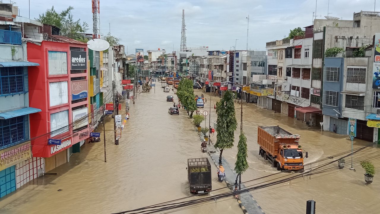 Medan Banjir, Wali Kota Bobby Salahkan Curah Hujan dan Masyarakat yang Buang Sampah Sembarangan
