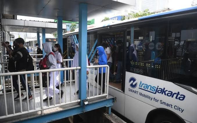 Hari Kartini Besok, Perempuan Gratis Naik Transportasi Umum di Jakarta