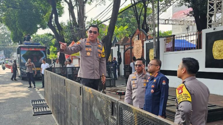 2.100 Personel Polri Amankan Pengundian Penetapan Nomor Urut Capres-Cawapres di KPU Jakarta
