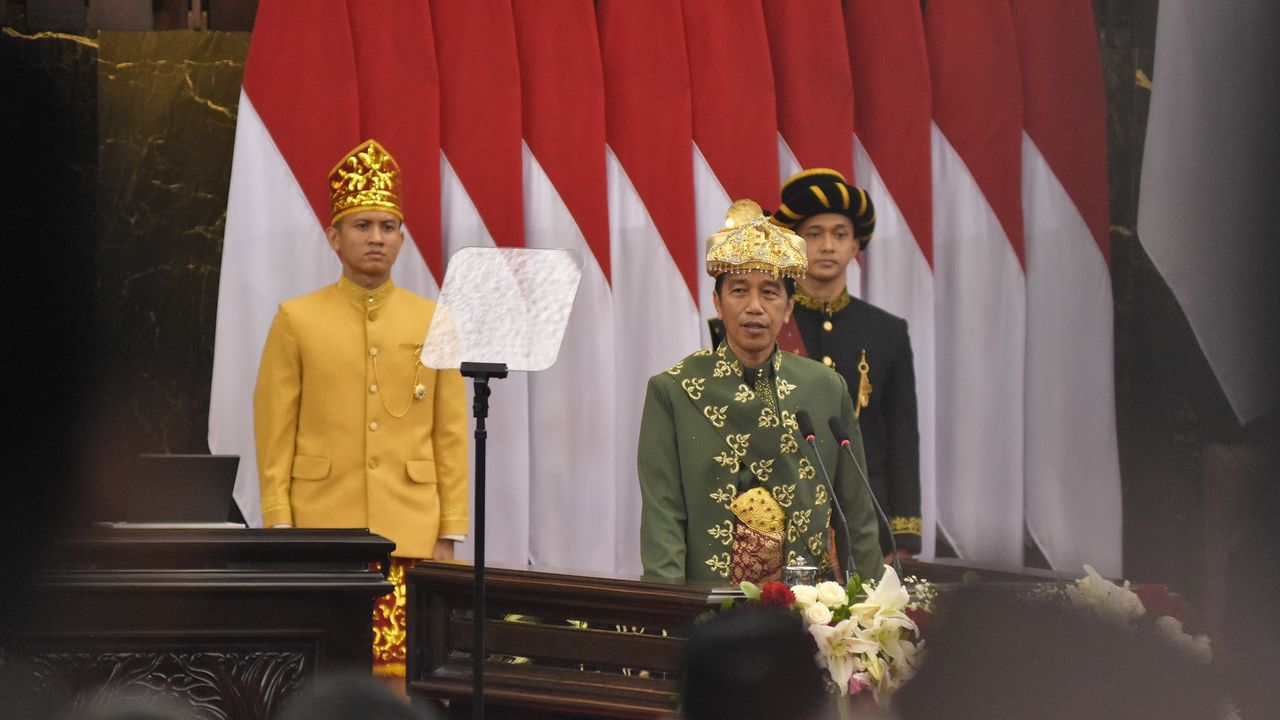 Di Balik Gaya Unik Jokowi dan Para Pejabat Pakai Busana Daerah, Pengamat: Cara Baru Majukan Fashion Lokal