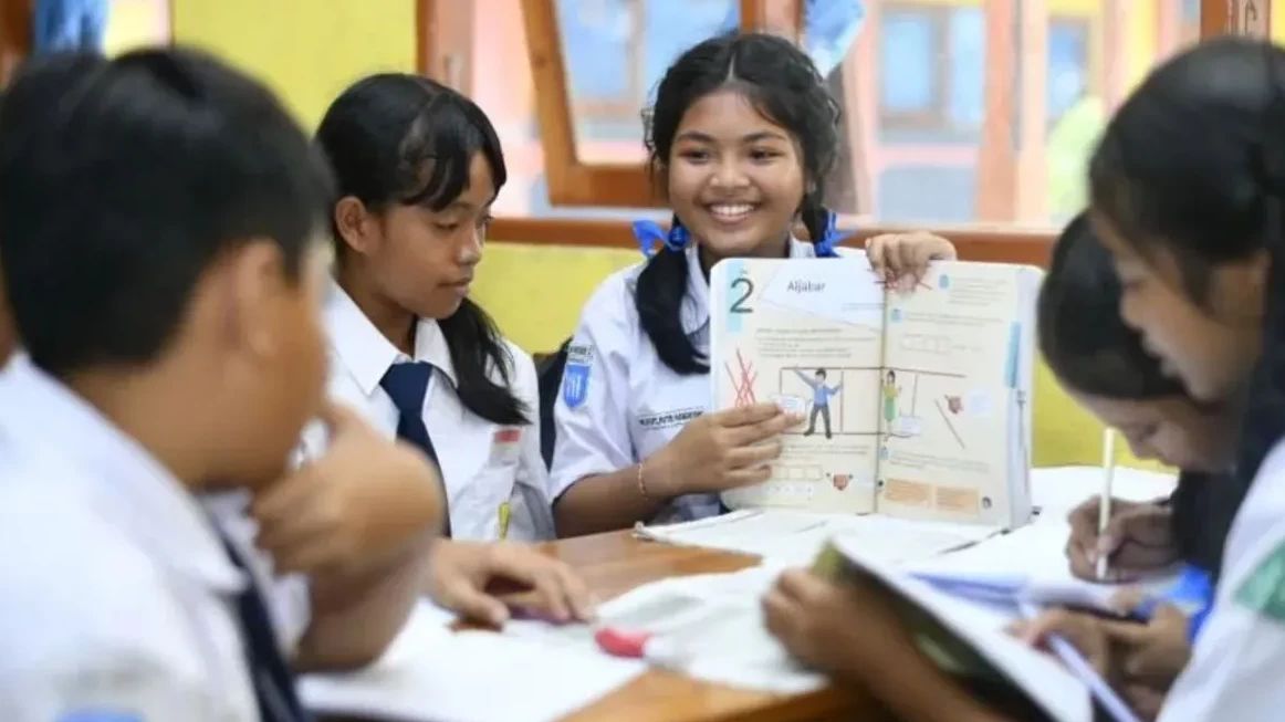 Orang Tua Diminta Ajarkan Anak Berpikir Kritis Agar Tidak Dimanjakan AI