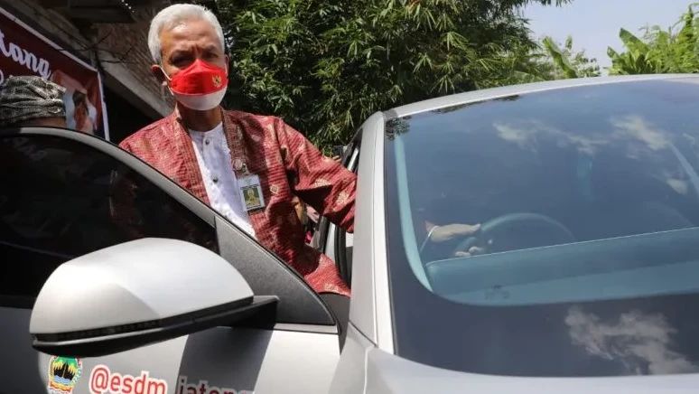 Ganjar Pranowo Mulai Penggunaan Mobil Listrik di Lingkungan Pemprov Jateng
