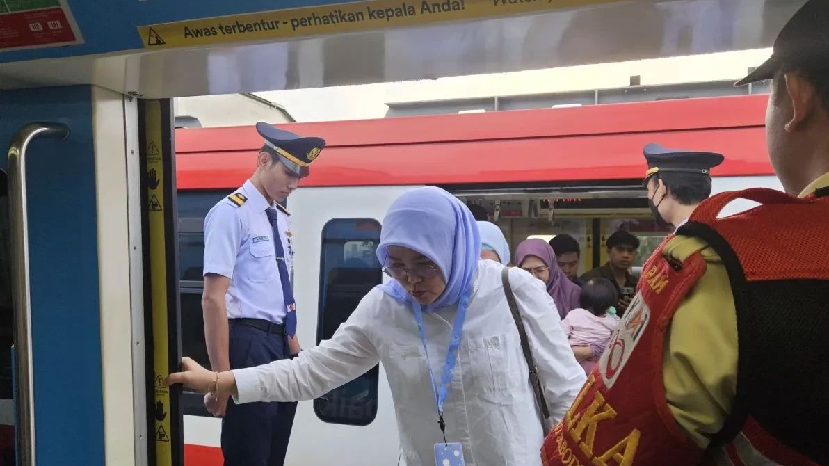 LRT Jurusan Harjamukti Mogok Nyaris Setengah Jam, Seluruh Penumpang Dievakuasi