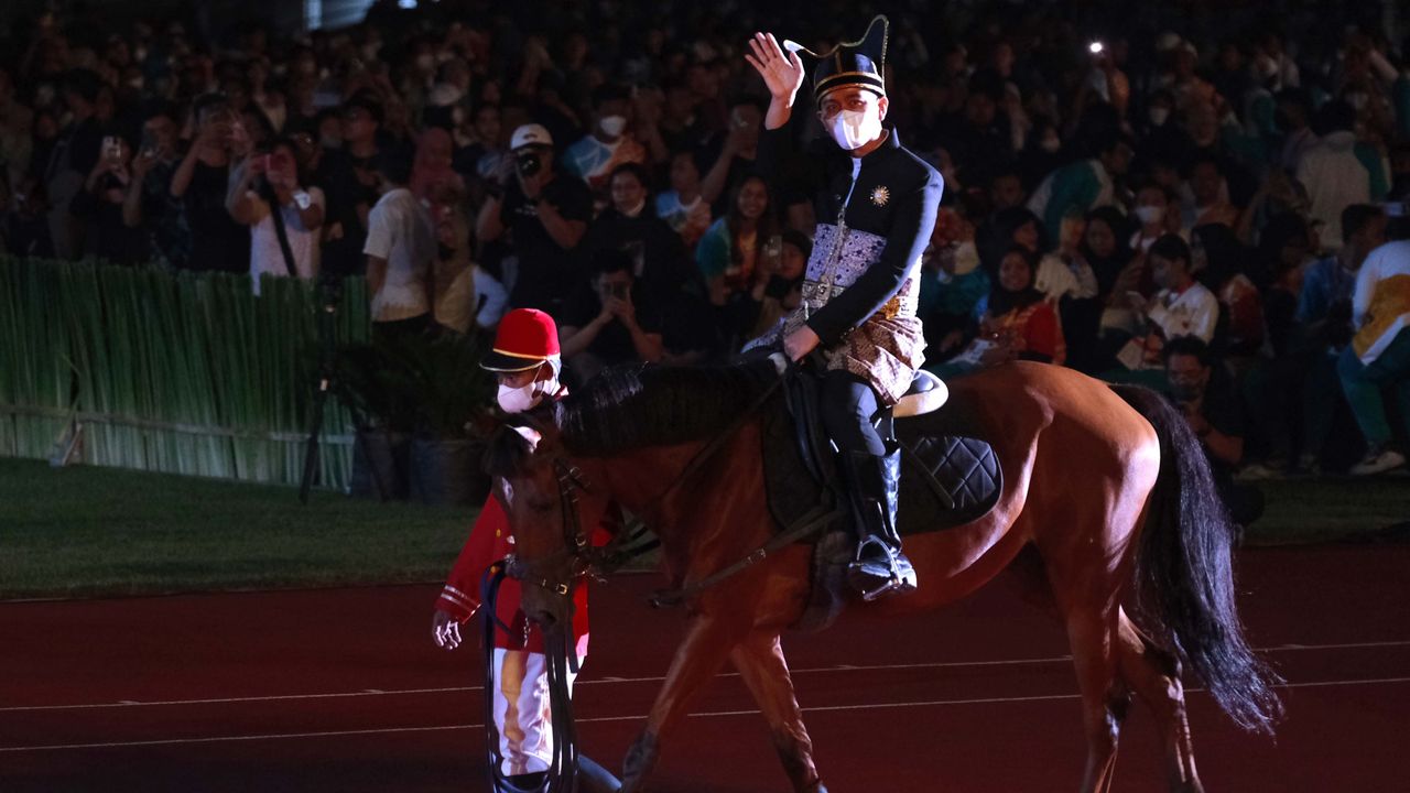 Gibran Naik Kuda Saat Buka ASEAN Para Games 2022 di Solo
