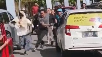 Heboh Pria Nyamar Jadi Perempuan Berkerudung, Curi Mobil di Bandara Sulsel tapi Nabrak Pohon