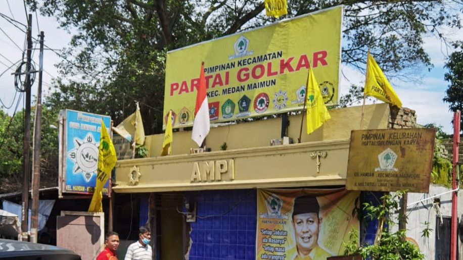 Satpol PP Medan Hancurkan Bangunan Permanen Berlogo PDIP dan Golkar
