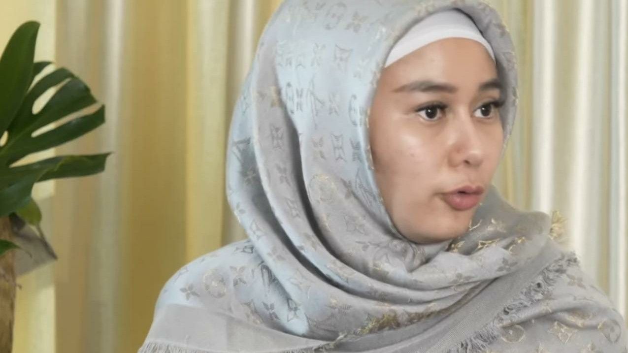 Belajar Berhijab dan Puasa, Denise Chariesta Ngaku Ingin Mualaf Karena Pacar Beragama Islam: Lagi Mau Mencoba