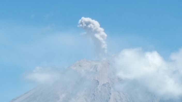 Gunung Semeru Meletus, Lontarkan Abu Setinggi 700 Meter
