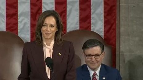 Momen Kamala Harris Sahkan Kemenangan Donald Trump, Tersenyum Sekaligus Akui Kekalahan