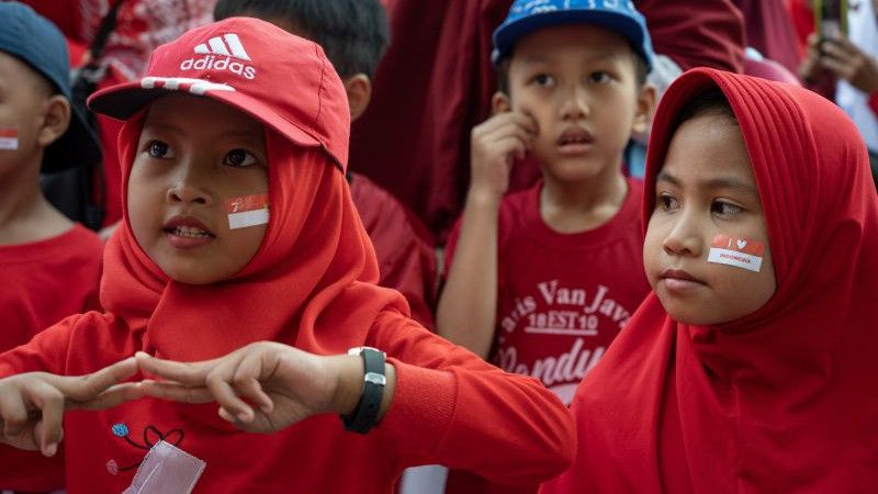 Daripada Bahasa Asing, Ini Manfaat Memperdengarkan Lagu Berbahasa Indonesia untuk Anak