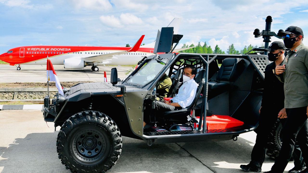 Aksi Jokowi Naik Rantis P6 ATAV V1 dengan Kaca Antipeluru di Tarakan Kaltara