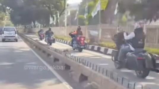 Viral Moge Konvoi Masuk Jalur Busway, Langsung Kena ETLE