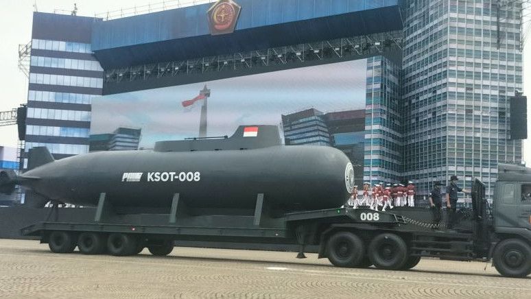 HUT ke-80 TNI, Kapal Selam Tanpa Awak Dipamerkan di Monas
