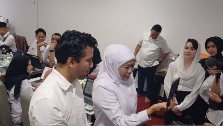 Unggul Versi Hitung Cepat, Jokowi Langsung Ucapkan Selamat ke Khofifah-Emil Dardak