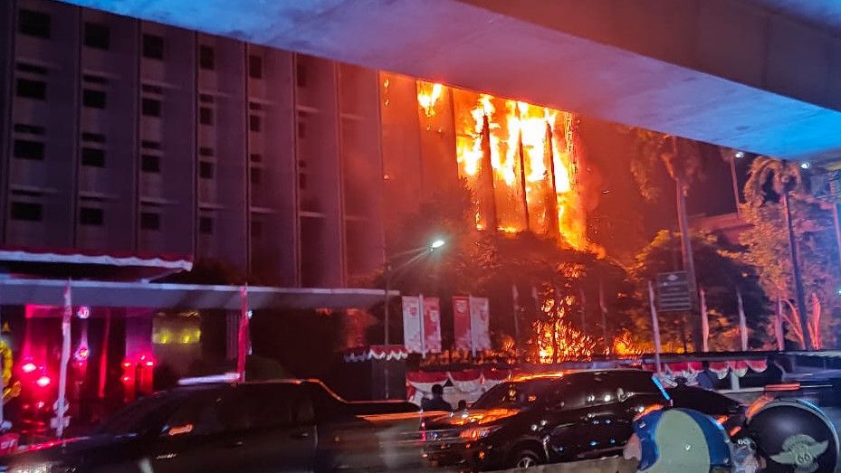 Gedung Kejaksaan Agung Dilalap Api, 22 Unit Damkar Dikerahkan