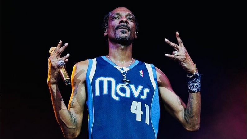 Terpapar Cuaca Panas Ekstrem, Belasan Penonton Konser Snoop Dogg Dilarikan ke Rumah Sakit