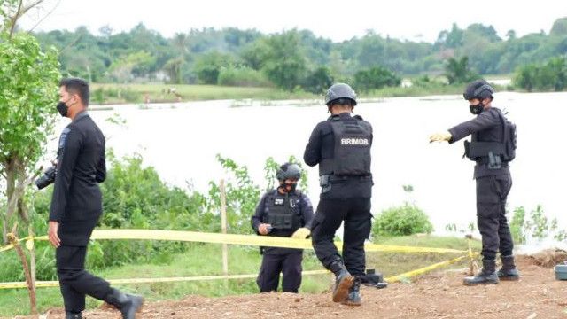 Polisi Evakuasi Granat Aktif Temuan Warga di Tangerang, Gegana Langsung Ledakkan di Lokasi