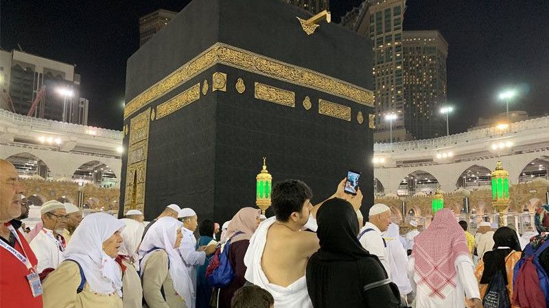 Kakanwil Kemenag Sulsel Larang Calon Jemaah Haji Selfie Depan Kakbah dan Kurangi Main Medsos