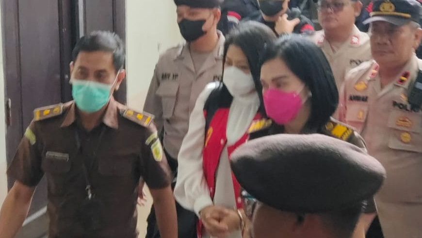 Putri Candrawathi Divonis 20 Tahun Penjara, Teriak Pengunjung: Hidup Hakim Wahyu