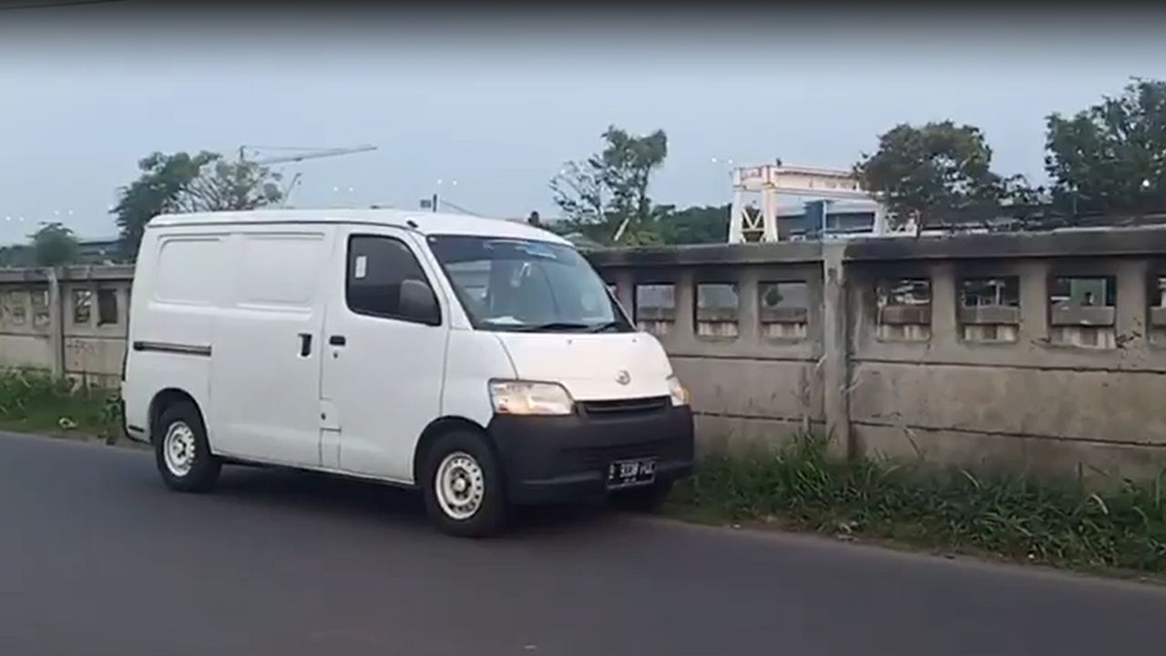 Viral Video Mobil Buang Sampah ke Kalimalang Bekasi, Pelaku Menyerahkan Diri