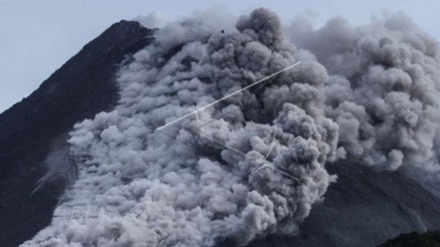 Penampakan Gunung Merapi menggeliat Lagi, Luncurkan Lava Pijar Sejauh 1,5 KM