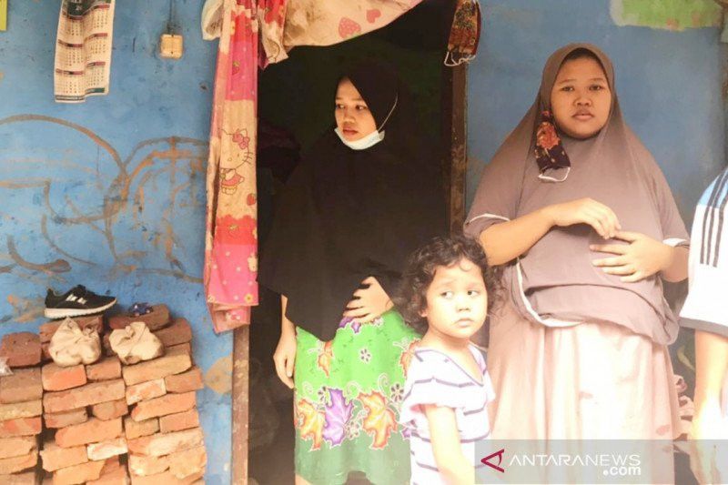 Wanita Hamil Sembilan Bulan di Bogor Panjat Genting Hindari Banjir 'Sedada'