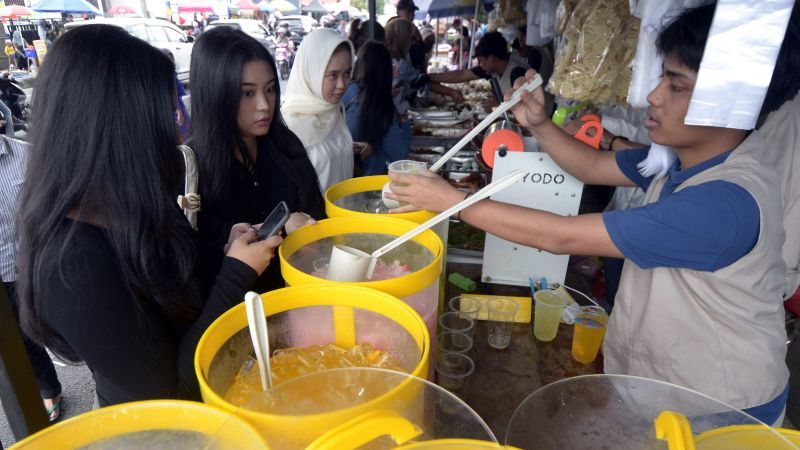 Ahli Ingatkan Makan dan Minum yang Tepat Selama Berbuka Puasa dan Sahur