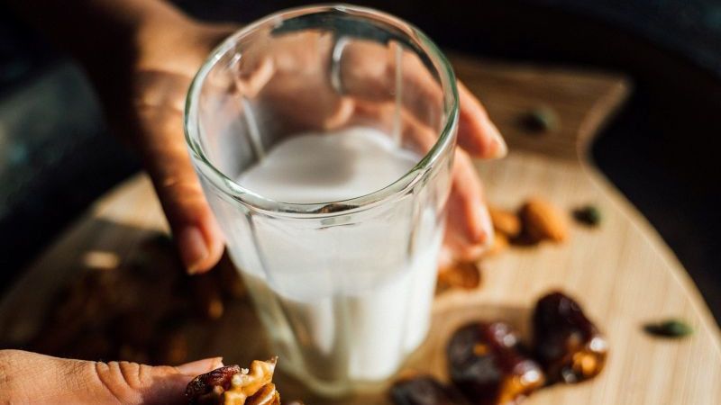 Suka Konsumsi Susu Kurma Saat Puasa? Ini Manfaat yang Akan Kamu Dapatkan..